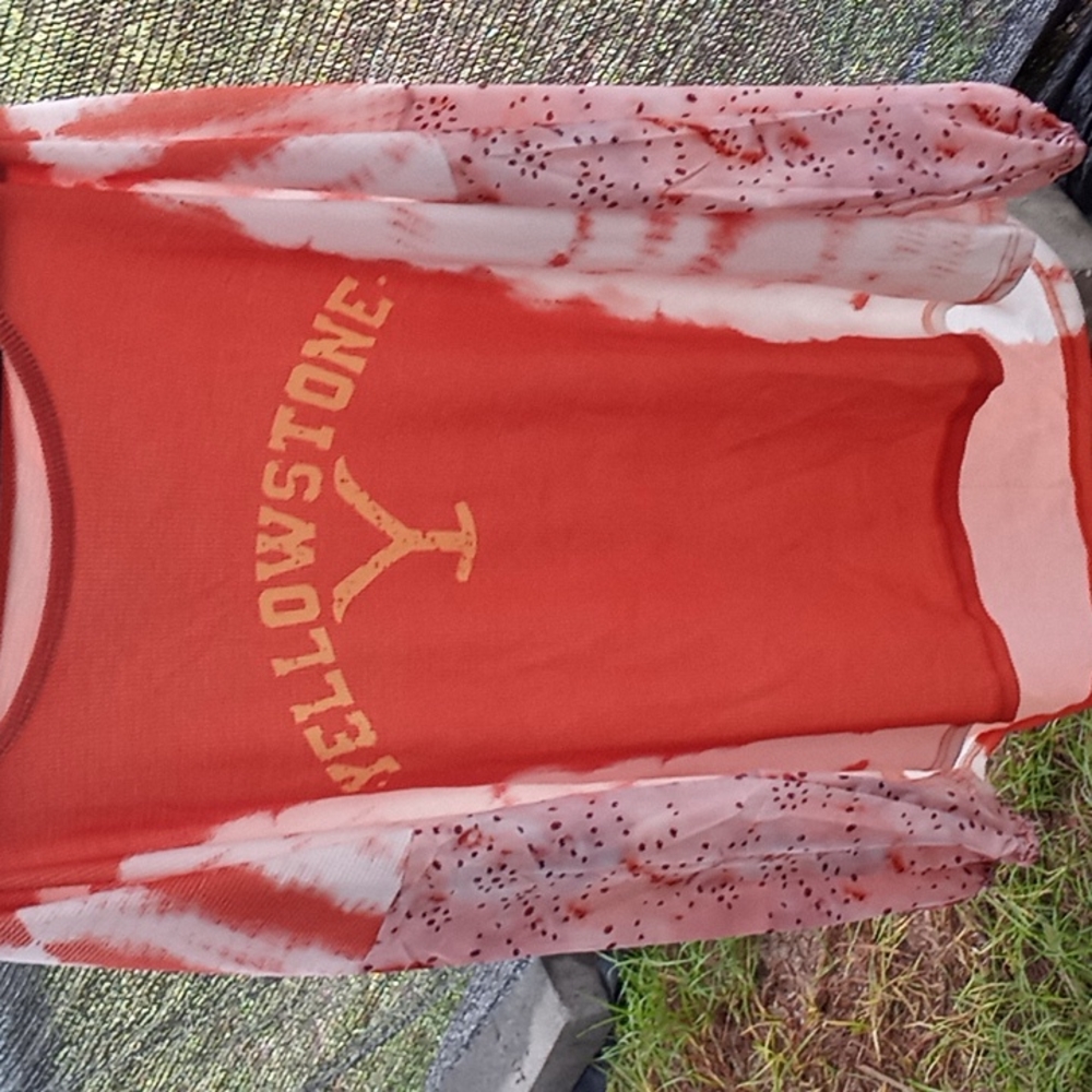 YELLOWSTONE  top